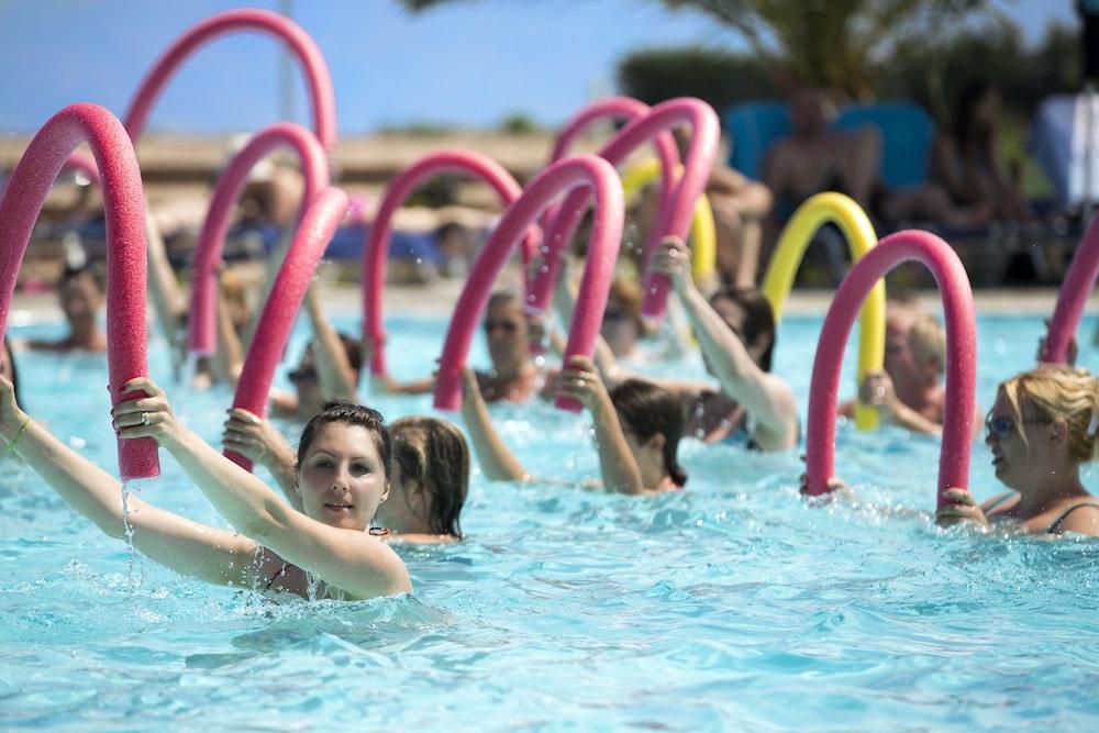 Mareblue Beach Agios Spyridon  Bagian luar foto