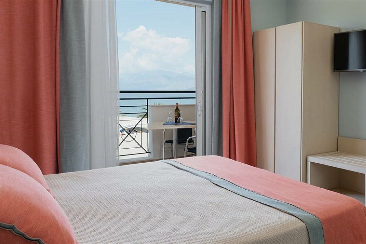 Mareblue Beach Agios Spyridon  Bagian luar foto